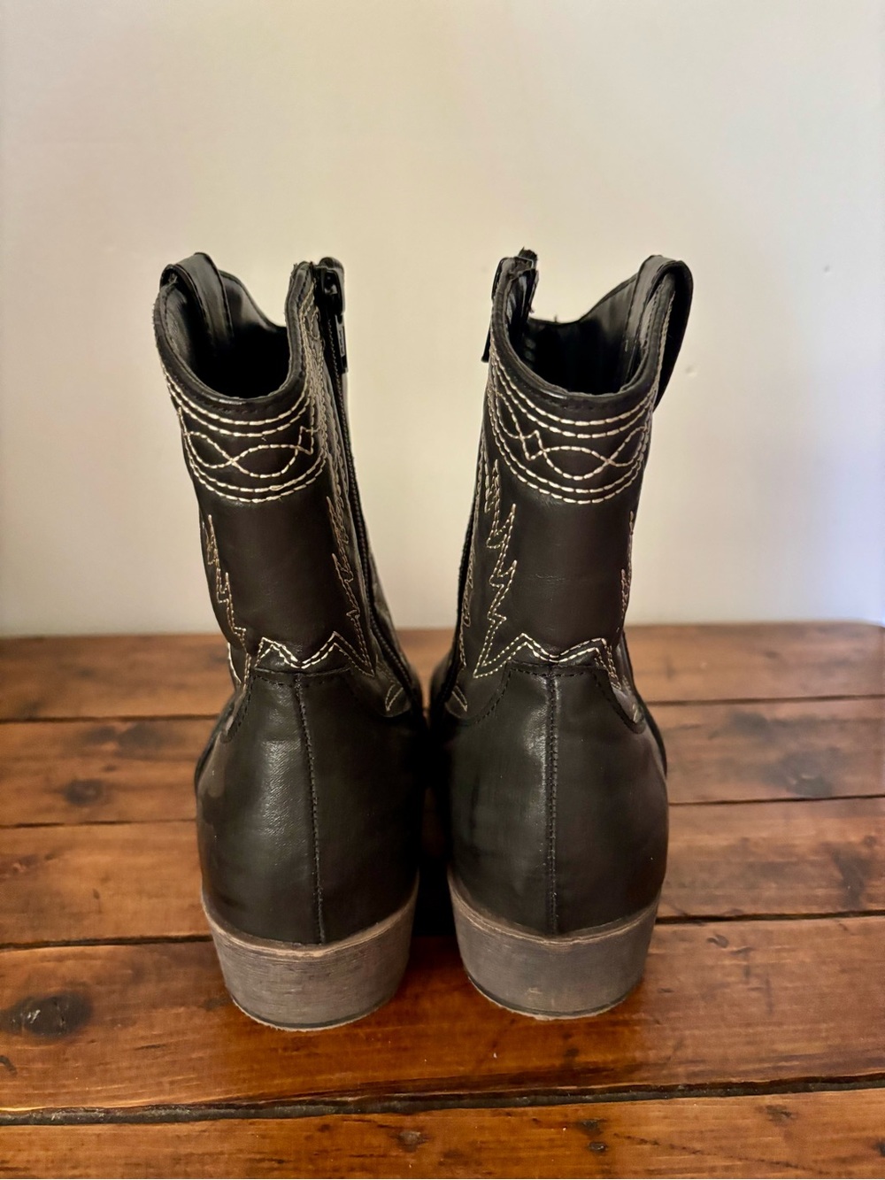 Coconuts by Matisse Black Western Stitch Ankle Booties - Picture 3 of 4